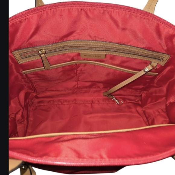 Michael Kors Kelsey Large Top-Zip Nylon Red Tote With Tan Handles - Picture 11 of 14